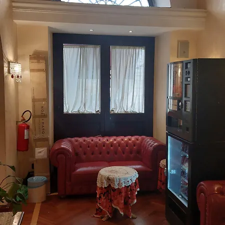 德米特拉凯皮托里纳酒店 2* 罗马