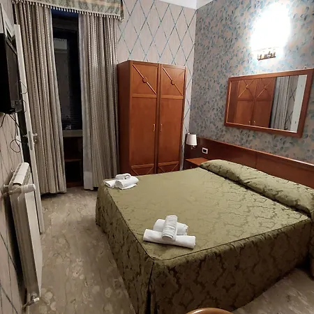 德米特拉凯皮托里纳酒店 酒店 2*